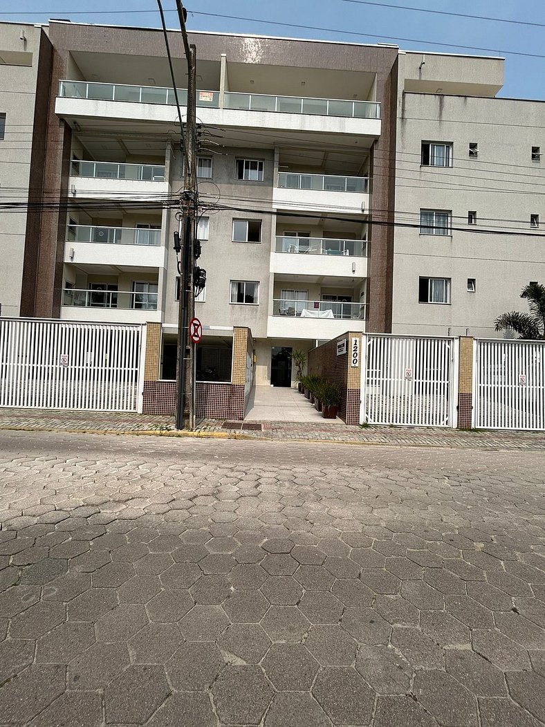 177 Lindo Apartamento localizado na praia de Bombas