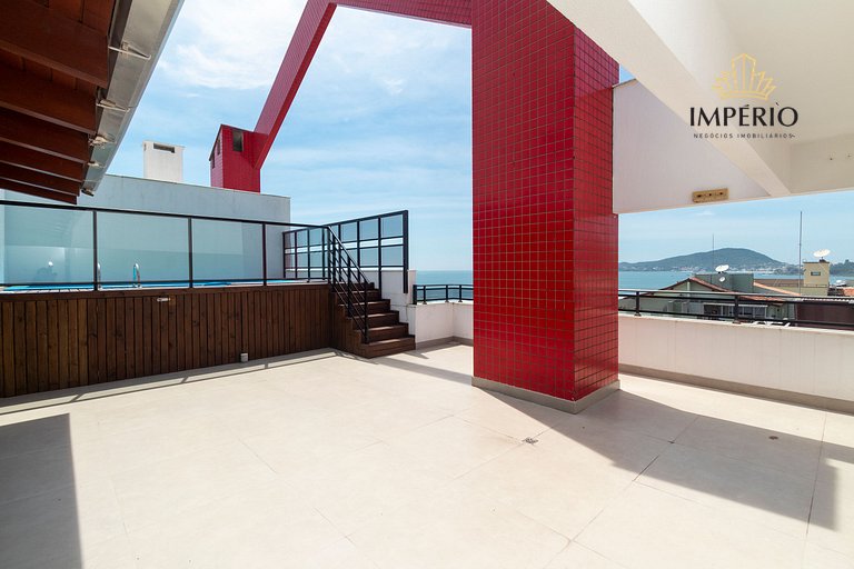 Ampla Cobertura com Piscina e Vista do Mar em Bombas