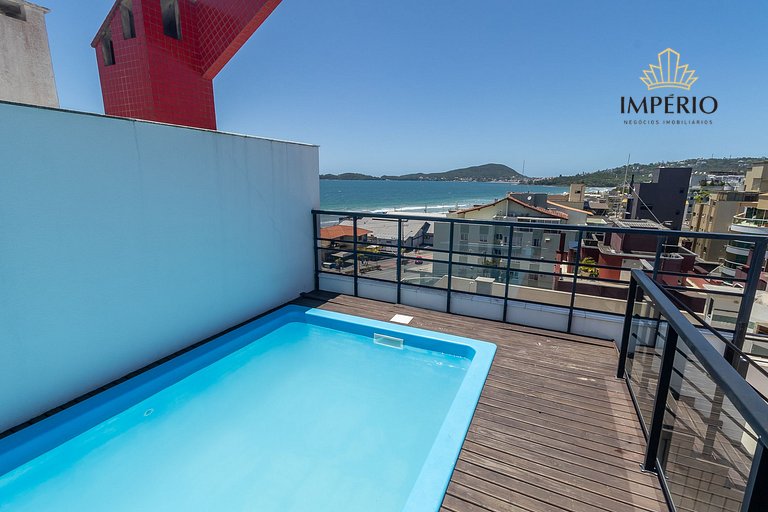 Ampla Cobertura com Piscina e Vista do Mar em Bombas