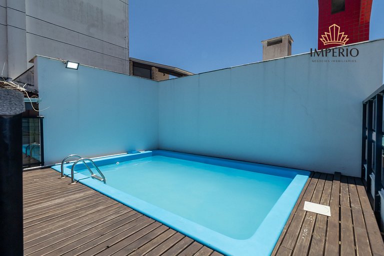 Ampla Cobertura com Piscina e Vista do Mar em Bombas